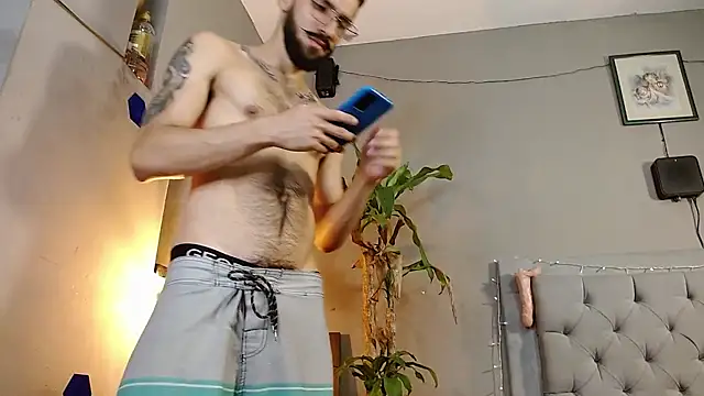 Snapshot of Mr_WhiteCock chatting on January 2025 10:37:01 PM Mr WhiteCock online show from January 2025 10:37:01 PM