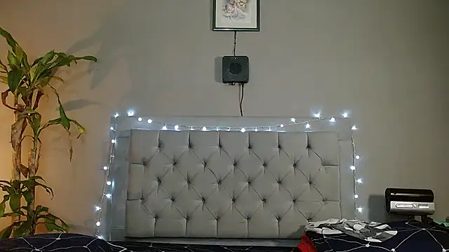 Snapshot of Mr_WhiteCock chatting on January 2025 11:24:01 PM Mr WhiteCock online show from January 2025 11:24:01 PM