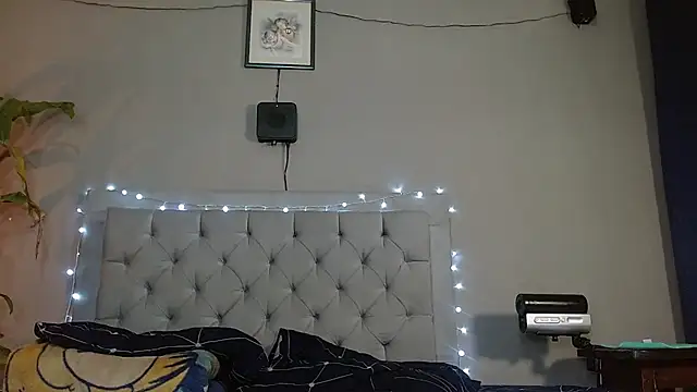 Snapshot of Mr_WhiteCock chatting on January 2025 08:25:01 PM Mr WhiteCock online show from January 2025 08:25:01 PM