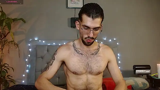 Snapshot of Mr_WhiteCock chatting on February 2025 11:17:01 PM Mr WhiteCock online show from February 2025 11:17:01 PM