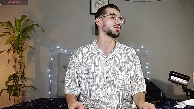 Snapshot of Mr_WhiteCock chatting on February 2025 12:09:01 AM Mr WhiteCock online show from February 2025 12:09:01 AM