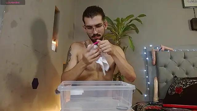 Snapshot of Mr_WhiteCock chatting on March 2025 10:31:02 PM Mr WhiteCock online show from March 2025 10:31:02 PM