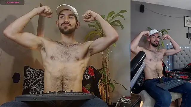 Snapshot of Mr_WhiteCock chatting on March 2025 06:32:01 PM Mr WhiteCock online show from March 2025 06:32:01 PM