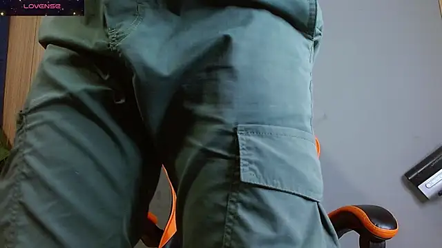 Snapshot of Mr_WhiteCock chatting on September 2025 07:18:02 PM Mr WhiteCock online show from September 2025 07:18:02 PM