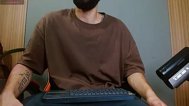 Snapshot of Mr_WhiteCock chatting on October 2025 12:19:01 AM Mr WhiteCock online show from October 2025 12:19:01 AM