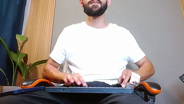 Snapshot of Mr_WhiteCock chatting on October 2025 10:15:01 PM Mr WhiteCock online show from October 2025 10:15:01 PM