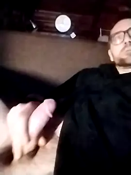 Snapshot of tomee83 chatting on October 2025 10:45:02 PM tomee83 online show from October 2025 10:45:02 PM