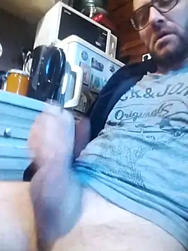 Snapshot of tomee83 chatting on November 2025 06:38:02 AM tomee83 online show from November 2025 06:38:02 AM