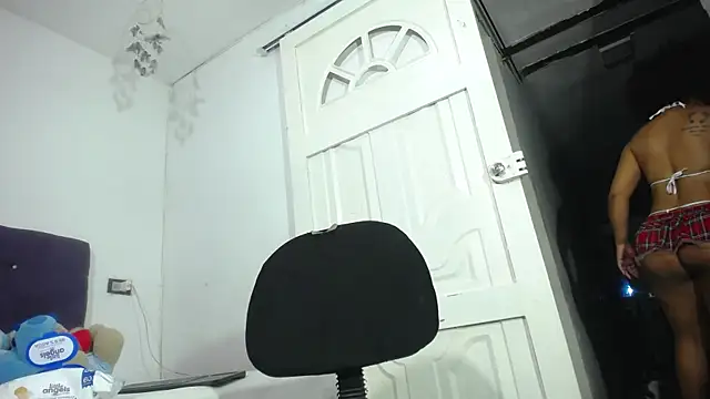Squirter pussybomb online show from May 2026 04:10:02 AM