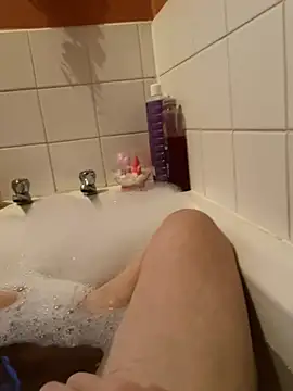 Snapshot of Russell1508 chatting on January 2025 04:37:01 PM Russell1508 online show from January 2025 04:37:01 PM