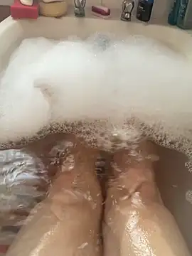 Snapshot of Russell1508 chatting on October 2025 04:07:02 PM Russell1508 online show from October 2025 04:07:02 PM