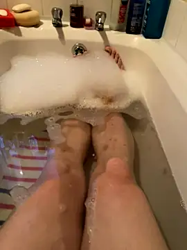 Snapshot of Russell1508 chatting on December 2025 03:41:01 PM Russell1508 online show from December 2025 03:41:01 PM