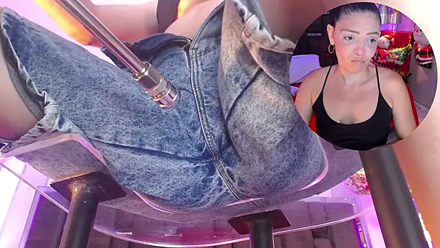 Snapshot of KatteMoss chatting on December 2025 08:28:02 PM KatteMoss online show from December 2025 08:28:02 PM