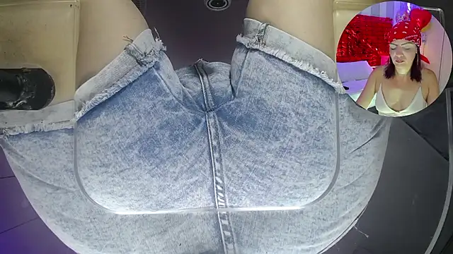 Snapshot of KatteMoss chatting on February 2026 08:03:02 PM KatteMoss online show from February 2026 08:03:02 PM