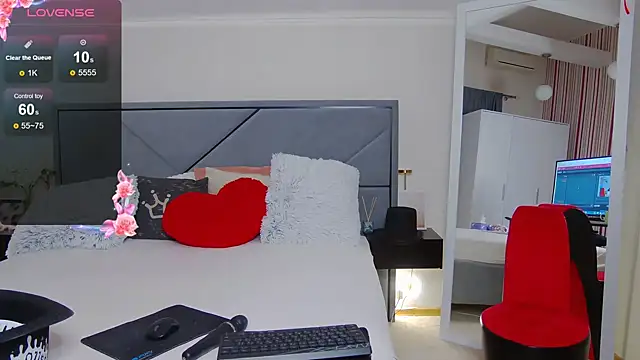 Snapshot of BellaHillss chatting on January 2025 03:50:01 PM BellaHillss online show from January 2025 03:50:01 PM