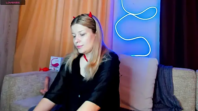 Snapshot of Leila_purr18 chatting on February 2025 07:24:02 AM Leila purr18 online show from February 2025 07:24:02 AM