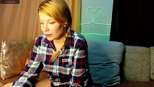 Snapshot of Leila_purr18 chatting on March 2025 02:56:02 AM Leila purr18 online show from March 2025 02:56:02 AM
