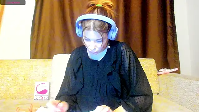 Snapshot of Leila_purr18 chatting on September 2025 08:03:01 PM Leila purr18 online show from September 2025 08:03:01 PM