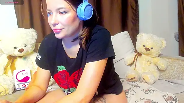 Snapshot of Leila_purr18 chatting on October 2025 09:13:02 PM Leila purr18 online show from October 2025 09:13:02 PM