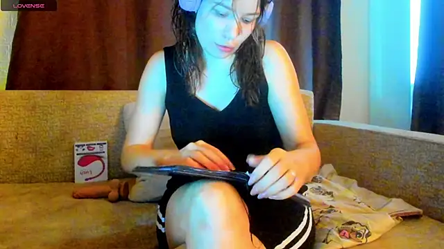Snapshot of Leila_purr18 chatting on October 2025 12:46:01 PM Leila purr18 online show from October 2025 12:46:01 PM