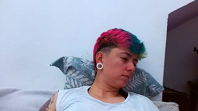 Snapshot of tomboyblue chatting on October 2025 04:36:02 PM tomboyblue online show from October 2025 04:36:02 PM