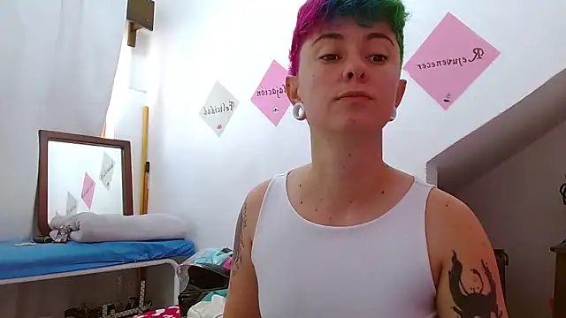 Snapshot of tomboyblue chatting on October 2025 06:02:01 PM tomboyblue online show from October 2025 06:02:01 PM