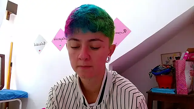 Snapshot of tomboyblue chatting on October 2025 03:07:01 PM tomboyblue online show from October 2025 03:07:01 PM