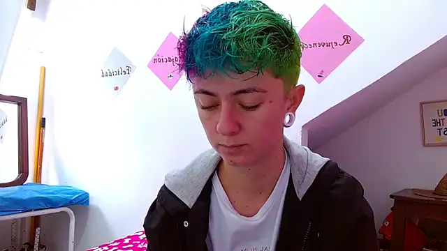 Snapshot of tomboyblue chatting on October 2025 01:58:01 PM tomboyblue online show from October 2025 01:58:01 PM