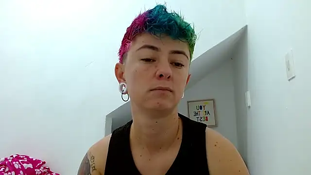 Snapshot of tomboyblue chatting on November 2025 03:01:02 PM tomboyblue online show from November 2025 03:01:02 PM