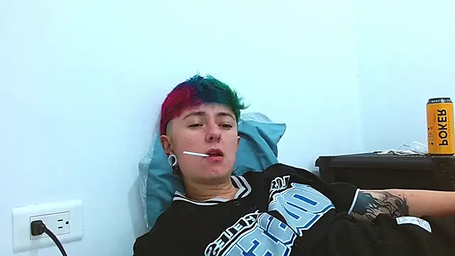 Snapshot of tomboyblue chatting on November 2025 12:44:02 PM tomboyblue online show from November 2025 12:44:02 PM