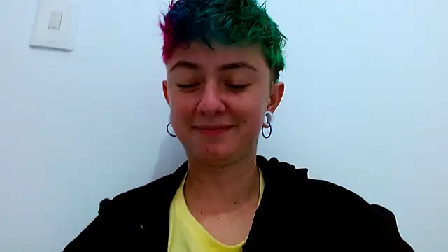 Snapshot of tomboyblue chatting on November 2025 01:00:02 PM tomboyblue online show from November 2025 01:00:02 PM