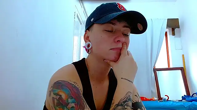 Snapshot of tomboyblue chatting on November 2025 12:26:01 PM tomboyblue online show from November 2025 12:26:01 PM