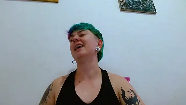 Snapshot of tomboyblue chatting on November 2025 08:44:01 PM tomboyblue online show from November 2025 08:44:01 PM