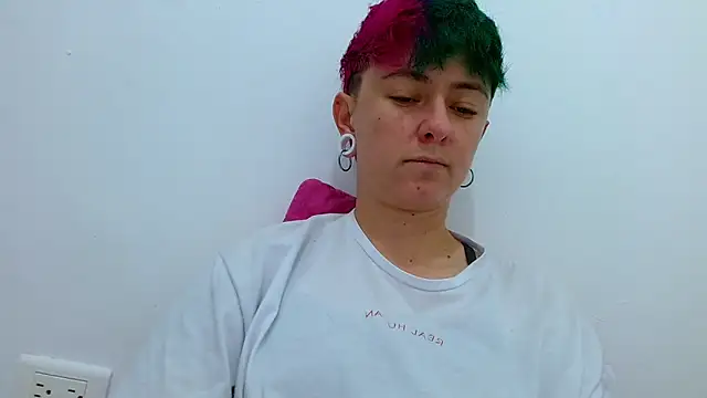 Snapshot of tomboyblue chatting on November 2025 07:06:01 PM tomboyblue online show from November 2025 07:06:01 PM