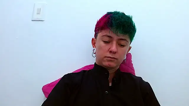 Snapshot of tomboyblue chatting on November 2025 02:32:02 PM tomboyblue online show from November 2025 02:32:02 PM