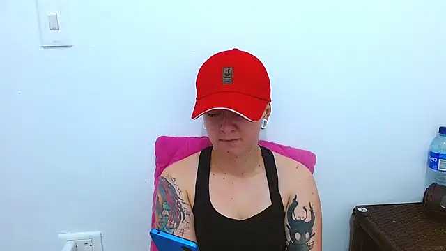 Snapshot of tomboyblue chatting on December 2025 03:21:01 PM tomboyblue online show from December 2025 03:21:01 PM