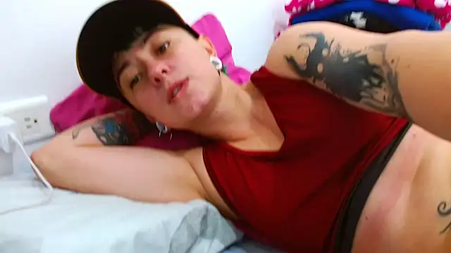 Snapshot of tomboyblue chatting on December 2025 05:07:02 PM tomboyblue online show from December 2025 05:07:02 PM