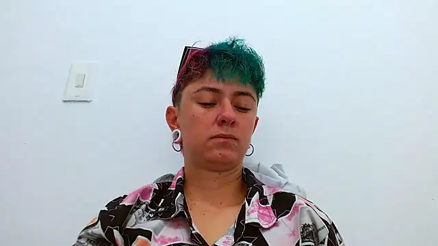 Snapshot of tomboyblue chatting on December 2025 04:22:01 PM tomboyblue online show from December 2025 04:22:01 PM