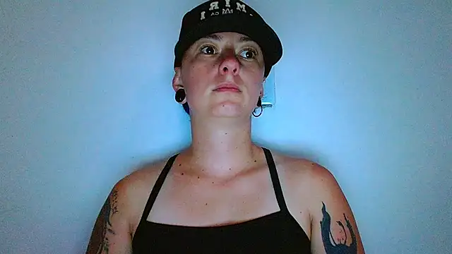 Snapshot of tomboyblue chatting on April 2026 06:54:02 PM tomboyblue online show from April 2026 06:54:02 PM