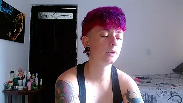 Snapshot of tomboyblue chatting on May 2026 07:42:02 PM tomboyblue online show from May 2026 07:42:02 PM