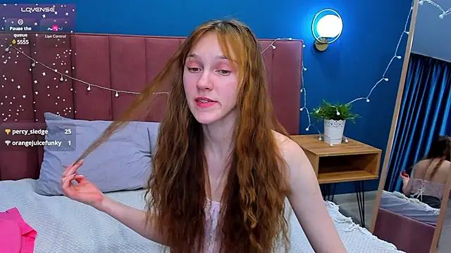 Snapshot of VanillaKelly chatting on December 2024 04:42:01 AM VanillaKelly online show from December 2024 04:42:01 AM