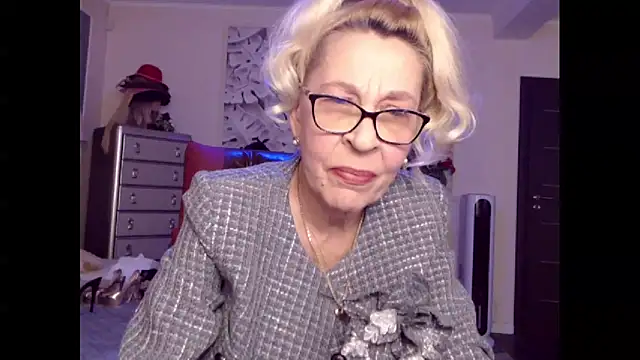 Snapshot of HornyMilf_555 chatting on October 2025 01:08:02 PM HornyMilf 555 online show from October 2025 01:08:02 PM