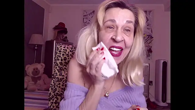 Snapshot of HornyMilf_555 chatting on December 2025 02:47:02 PM HornyMilf 555 online show from December 2025 02:47:02 PM