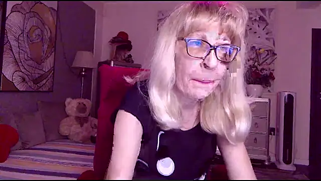 Snapshot of HornyMilf_555 chatting on February 2026 04:12:02 PM HornyMilf 555 online show from February 2026 04:12:02 PM