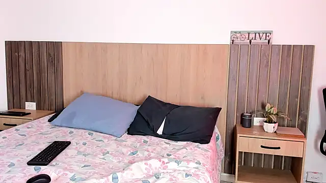 rebeca cortez  online show from November 2025 07:36:01 PM