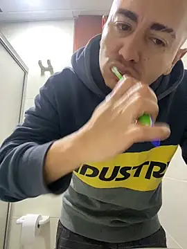 Snapshot of DanielGomez9 chatting on December 2024 01:00:02 AM DanielGomez9 online show from December 2024 01:00:02 AM