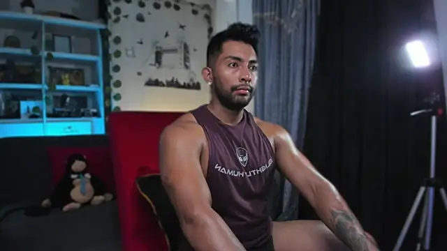 Snapshot of Couple_muscle1 chatting on October 2025 08:53:02 PM Couple muscle1 online show from October 2025 08:53:02 PM