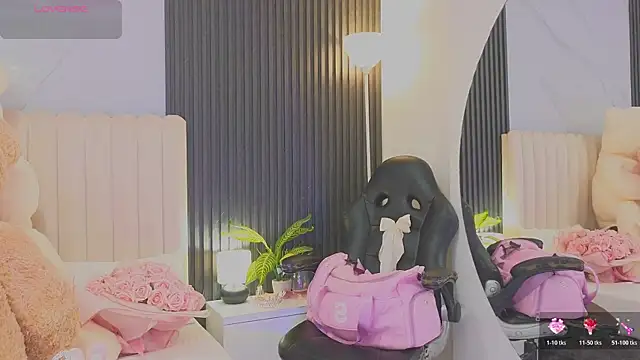 Madiee Rhea online show from May 2026 07:44:02 PM