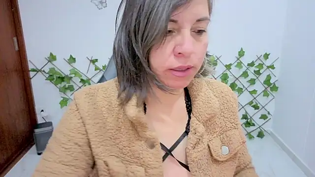 Snapshot of Lady_breaks_hearts chatting on February 2026 09:57:01 AM Lady breaks hearts online show from February 2026 09:57:01 AM