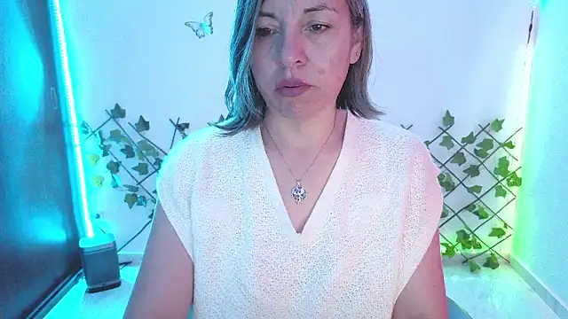 Snapshot of Lady_breaks_hearts chatting on February 2026 01:18:02 PM Lady breaks hearts online show from February 2026 01:18:02 PM